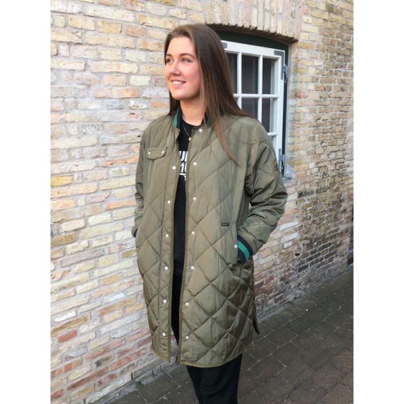 Kelly Jacket Find de nye styles fra Wiggy's her!