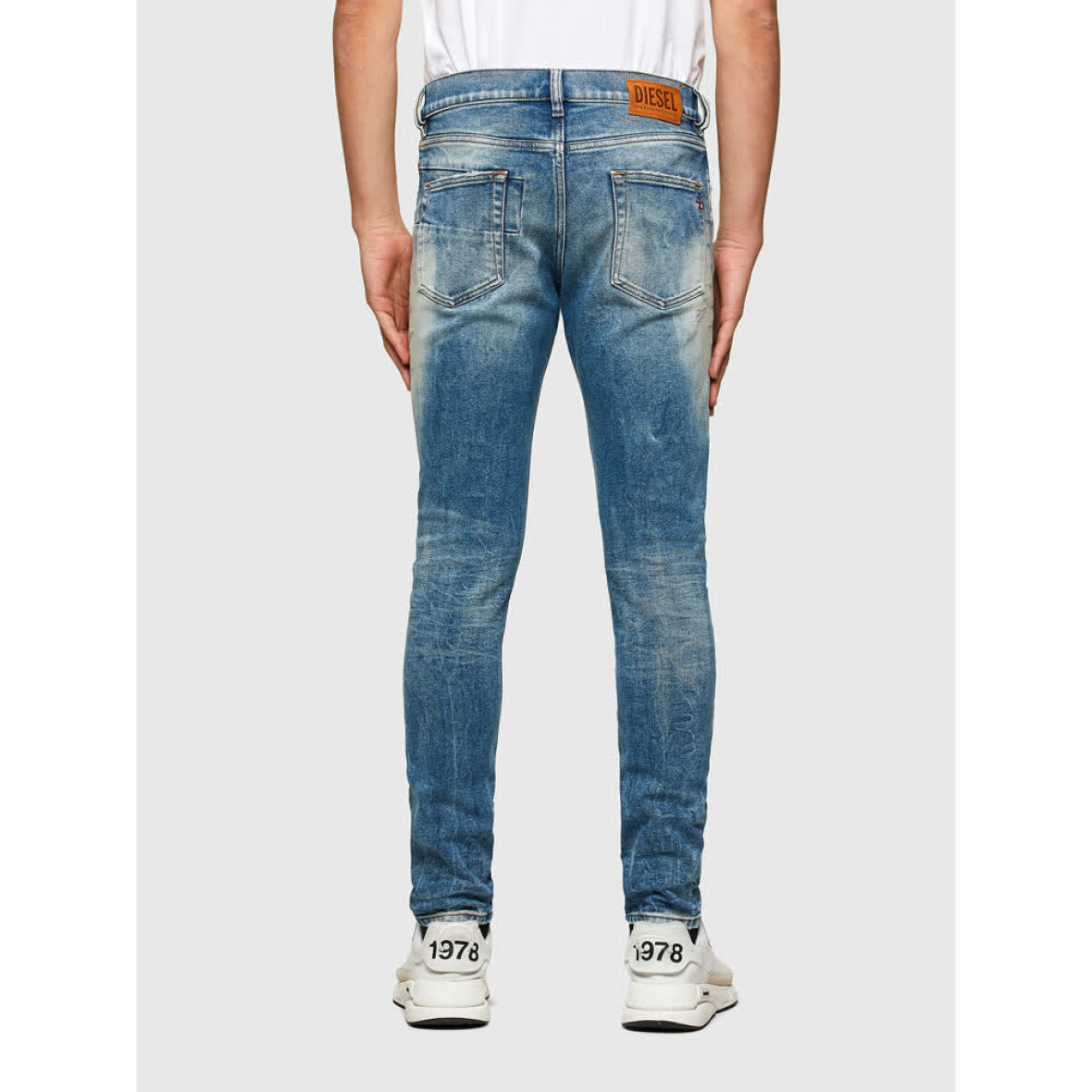 Profet bagagerum hoste D-Strukt Jeans - Find dine nye jeans fra Diesel her!