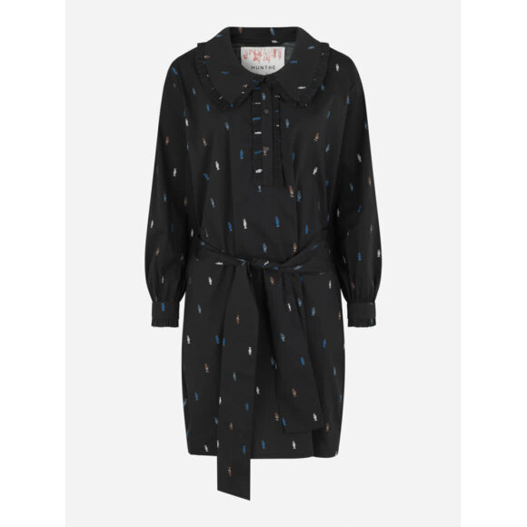 Nearest Dress Munthe